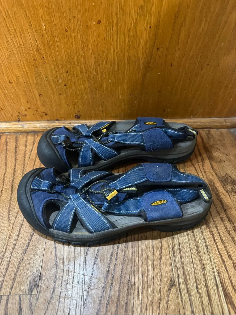 Men’s KEEN Waterproof Outdoor Closed Toe Sandals Size 10.5